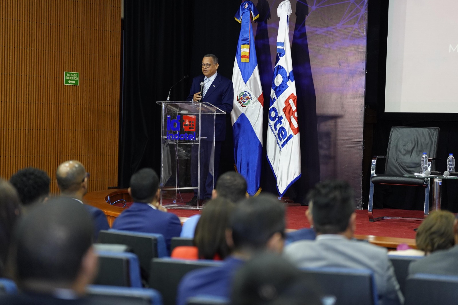 Fausto Rosario, miembro del Consejo de Directores de Indotel durante sus palabras de bienvenida.