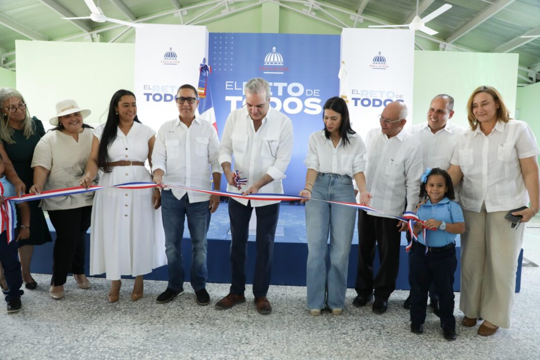 Abinader entrega escuela de 16 aulas en Montecristi en el marco del Plan “Aulas 24/7”