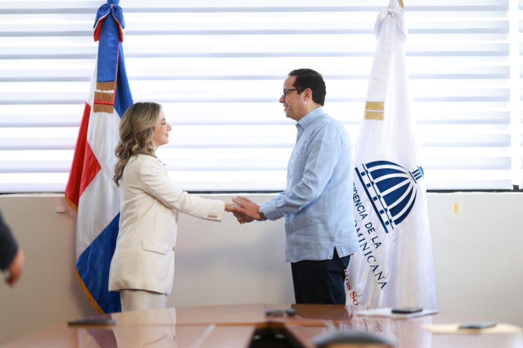 Administración Pública juramenta a Gloria Reyes en la nueva Dirección de Desarrollo Social Supérate | 4 | Administración Pública juramenta a Gloria Reyes en la nueva Dirección de Desarrollo Social Supérate - Noticias de hoy en República Dominicana | De Último Minuto