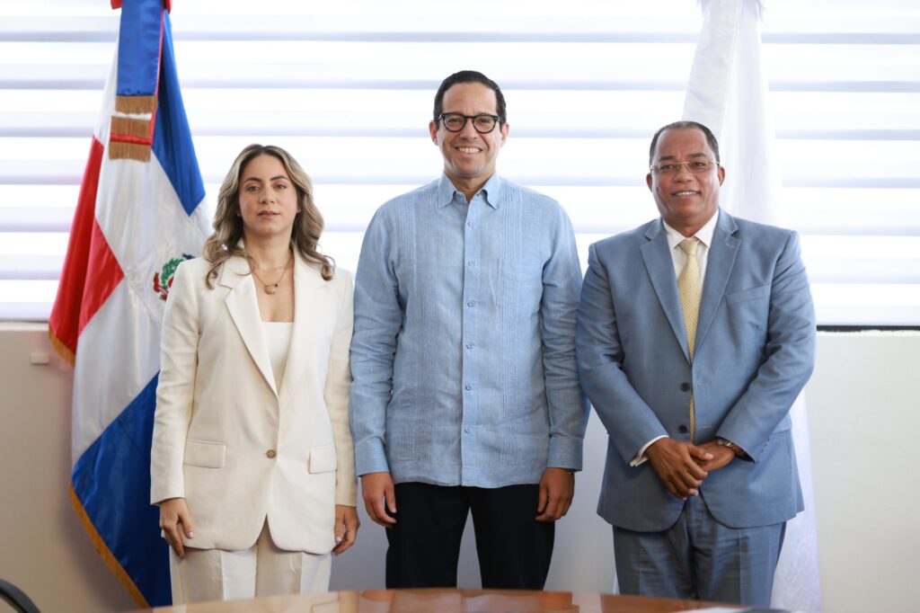 Administración Pública juramenta a Gloria Reyes en la nueva Dirección de Desarrollo Social Supérate | 3 | Administración Pública juramenta a Gloria Reyes en la nueva Dirección de Desarrollo Social Supérate - Noticias de hoy en República Dominicana | De Último Minuto