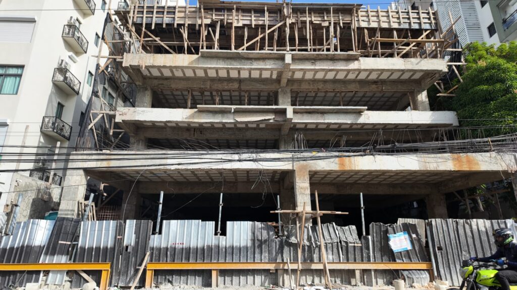 Obreros confían en que tragedia no se repetirá en construcción donde murió haitiano electrocutado | 3 | Obreros confían en que tragedia no se repetirá en construcción donde murió haitiano electrocutado - Noticias de hoy en República Dominicana | De Último Minuto
