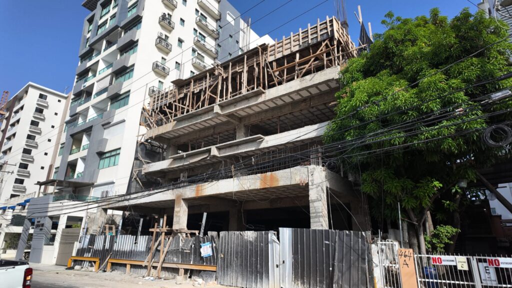 Obreros confían en que tragedia no se repetirá en construcción donde murió haitiano electrocutado | 4 | Obreros confían en que tragedia no se repetirá en construcción donde murió haitiano electrocutado - Noticias de hoy en República Dominicana | De Último Minuto