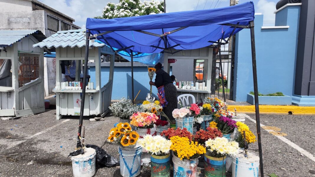 Todo listo para el Día de los Padres; cementerios se preparan para recibir visitantes