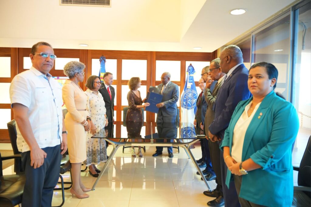 UASD suscribe acuerdo con la University of Massachusetts Amherst - Noticias de hoy en República Dominicana | De Último Minuto