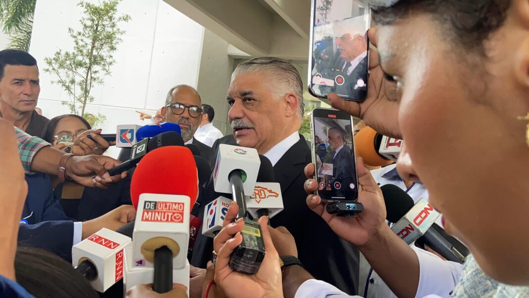 Miguel Vargas destaca legado partidario y humano de Fello Suberví: “Militó, creció y murió en el PRD”