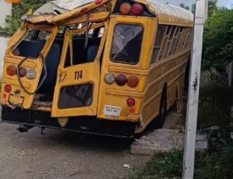 Autobús que se accidentó en Jamao–San Víctor quedó totalmente destruido | 2 | Autobús que se accidentó en Jamao–San Víctor quedó totalmente destruido - Noticias de hoy en República Dominicana | De Último Minuto