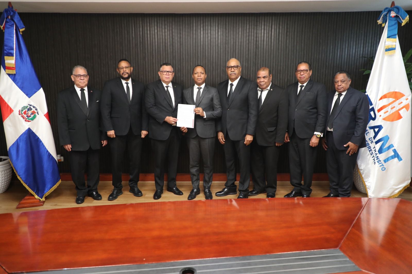Expresidentes del colegio de abogados (CARD) respaldan a Milton Morrison y su gestión frente al INTRANT - Noticias de hoy en República Dominicana | De Último Minuto