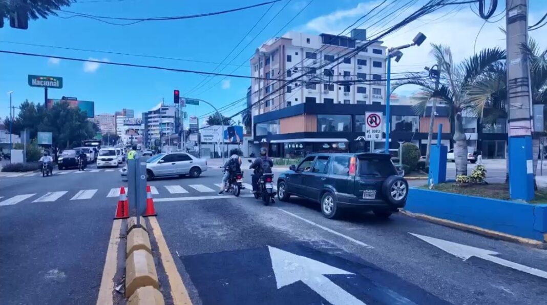 ¡Atención conductores! A partir del domingo no podrás girar a la izquierda en estas intersecciones