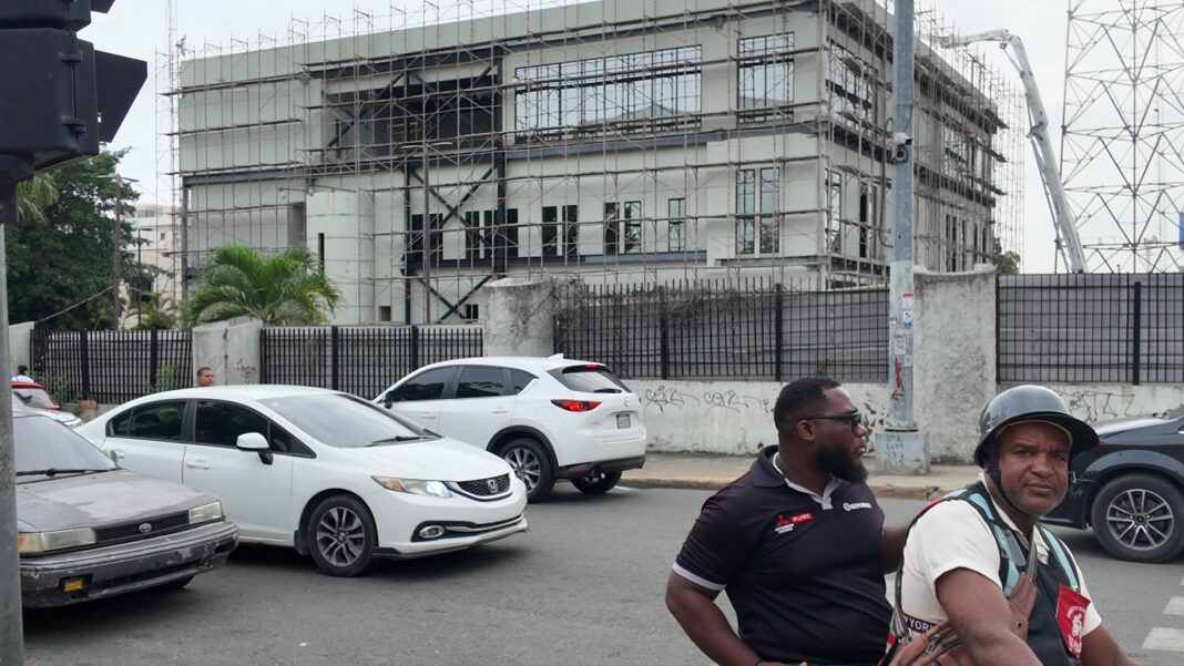 Ciudadanos valoran traslado de Pasaportes, pero destacan posible caos vial que generará