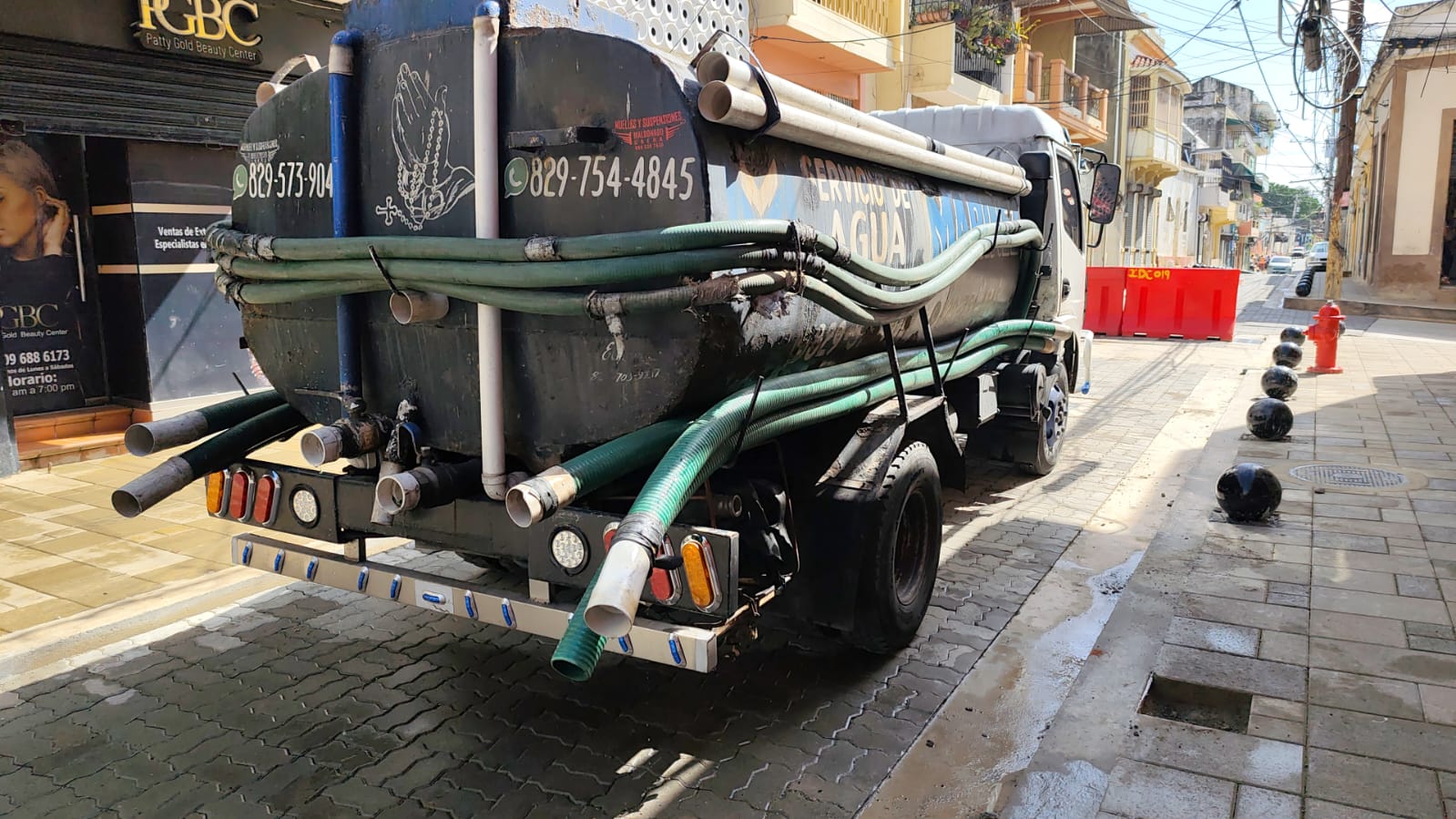 Comerciantes de la Zona Colonial denuncian que la falta de agua potable los lleva a la quiebra