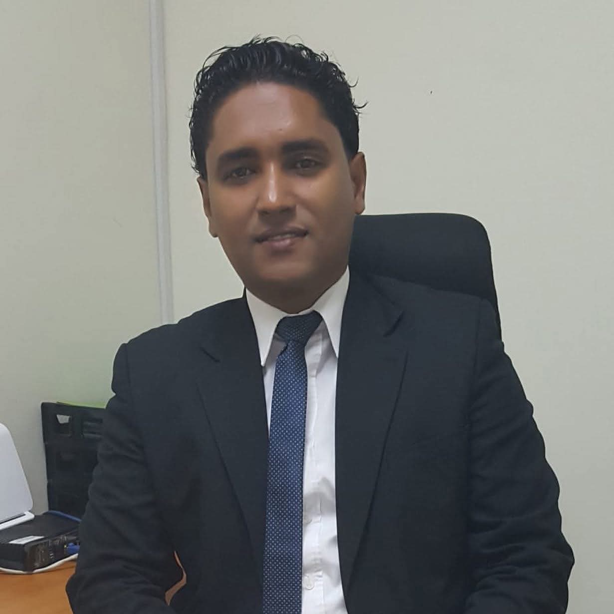 Abogado de Peralta deposita querella por difamación e injuria contra comunicadores y perfiles falsos - Noticias de hoy en República Dominicana | De Último Minuto