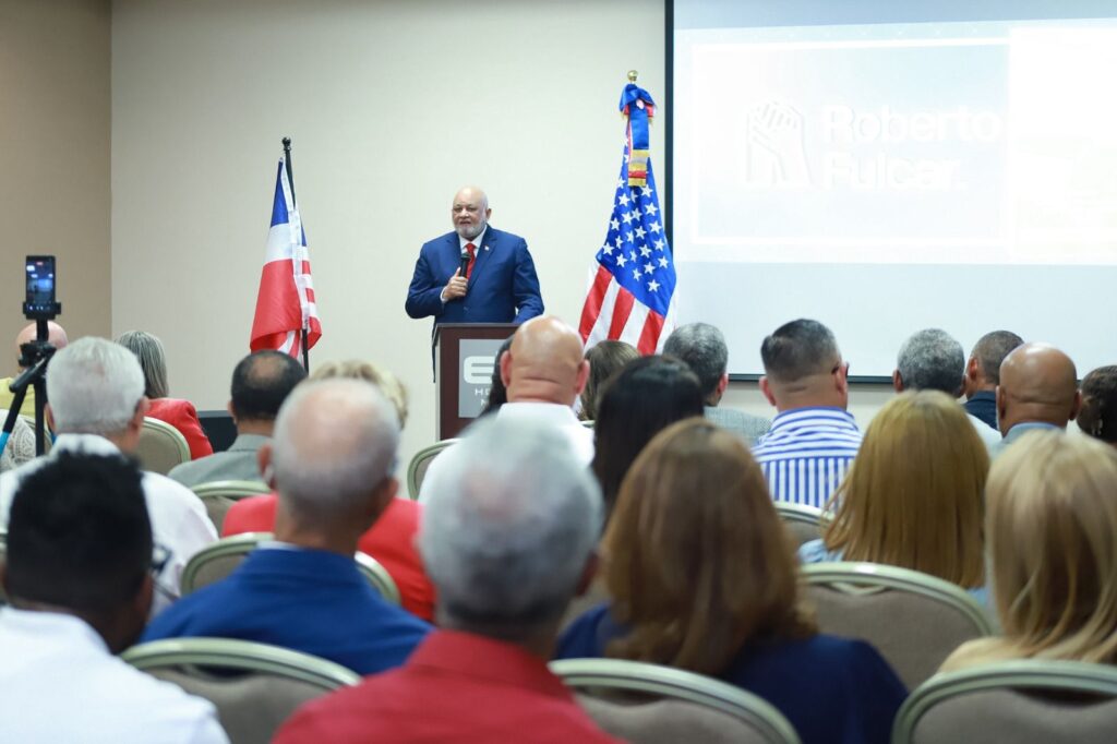 Roberto Fulcar presenta en Miami su libro “Mi compromiso con la educación” | 2 | Roberto Fulcar presenta en Miami su libro “Mi compromiso con la educación”