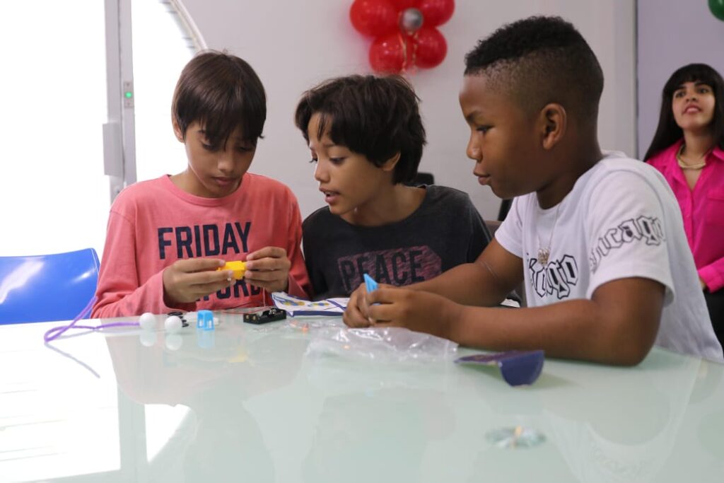 Campamento “Verano Maker 2025” finaliza con éxito en los Centros Tecnológicos Comunitarios - Noticias de hoy en República Dominicana | De Último Minuto