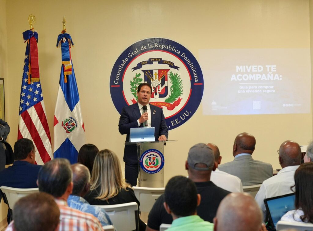 Ministro dominicano conquista Nueva York y Massachusetts con guía para comprar vivienda segura