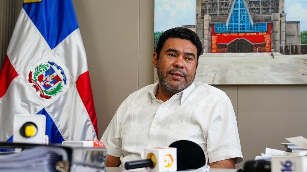 Duluc asegura seguirán consensuado con sectores Código Laboral pero 