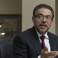 ¡Le pico! Guillermo Moreno responde a Carlos Sánchez tras rutina de humor en Premios Soberanos