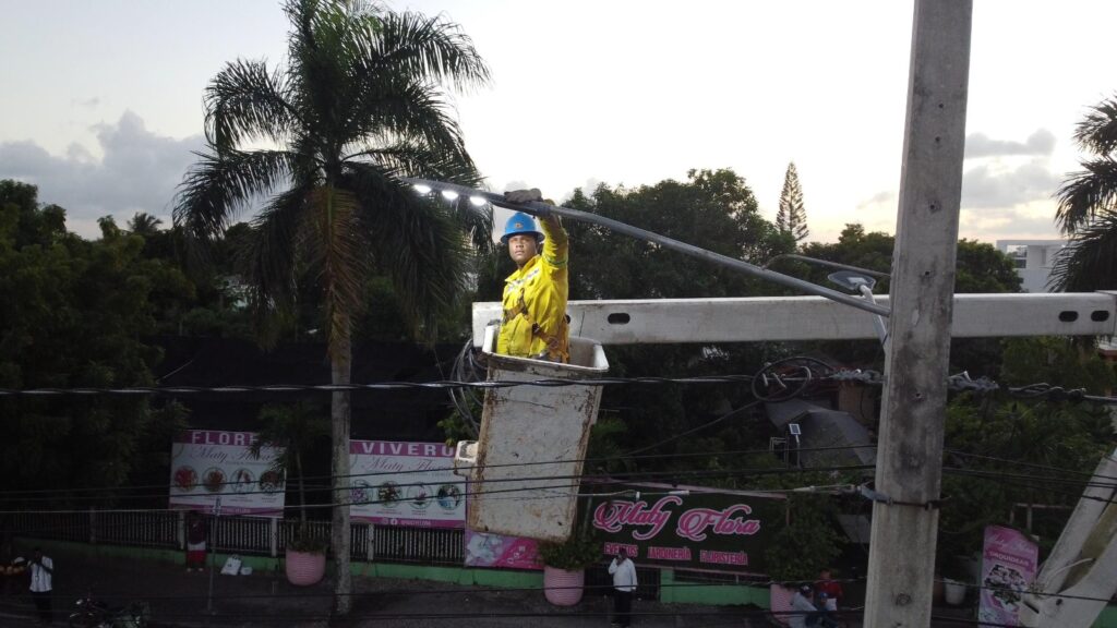 Edeeste pone en funcionamiento más de 15 mil luminarias en primer trimestre del 2025 | 3 | Edeeste pone en funcionamiento más de 15 mil luminarias en primer trimestre del 2025 - Noticias de hoy en República Dominicana | De Último Minuto