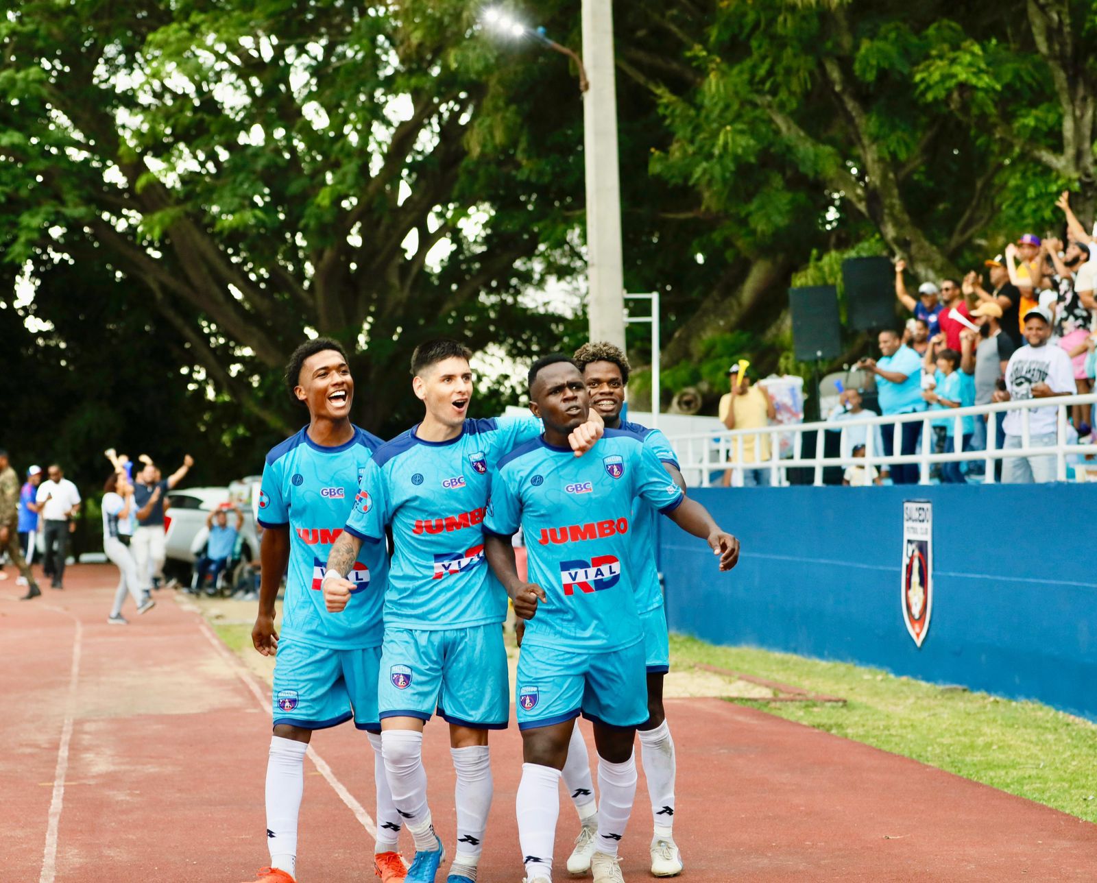 Salcedo FC arrasa en casa y mantiene su racha imbatible en la liga