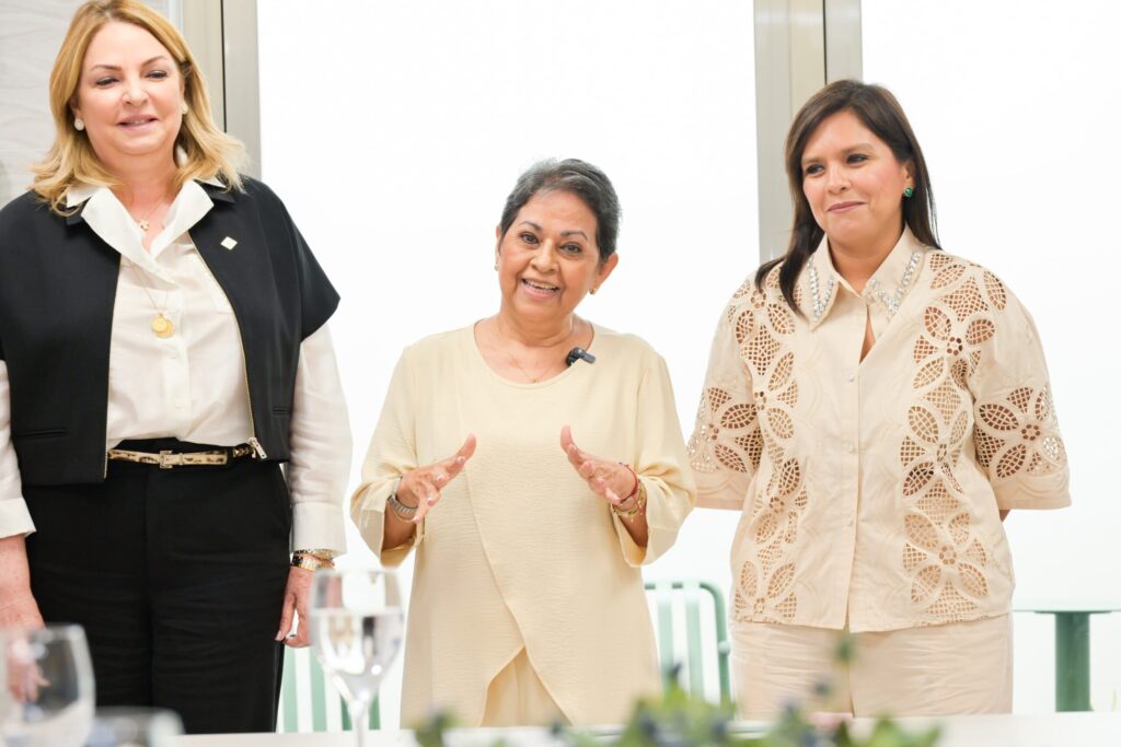 Carmen Quijano de Aguilera asume como presidenta del Voluntariado Banreservas - Noticias de hoy en República Dominicana | De Último Minuto