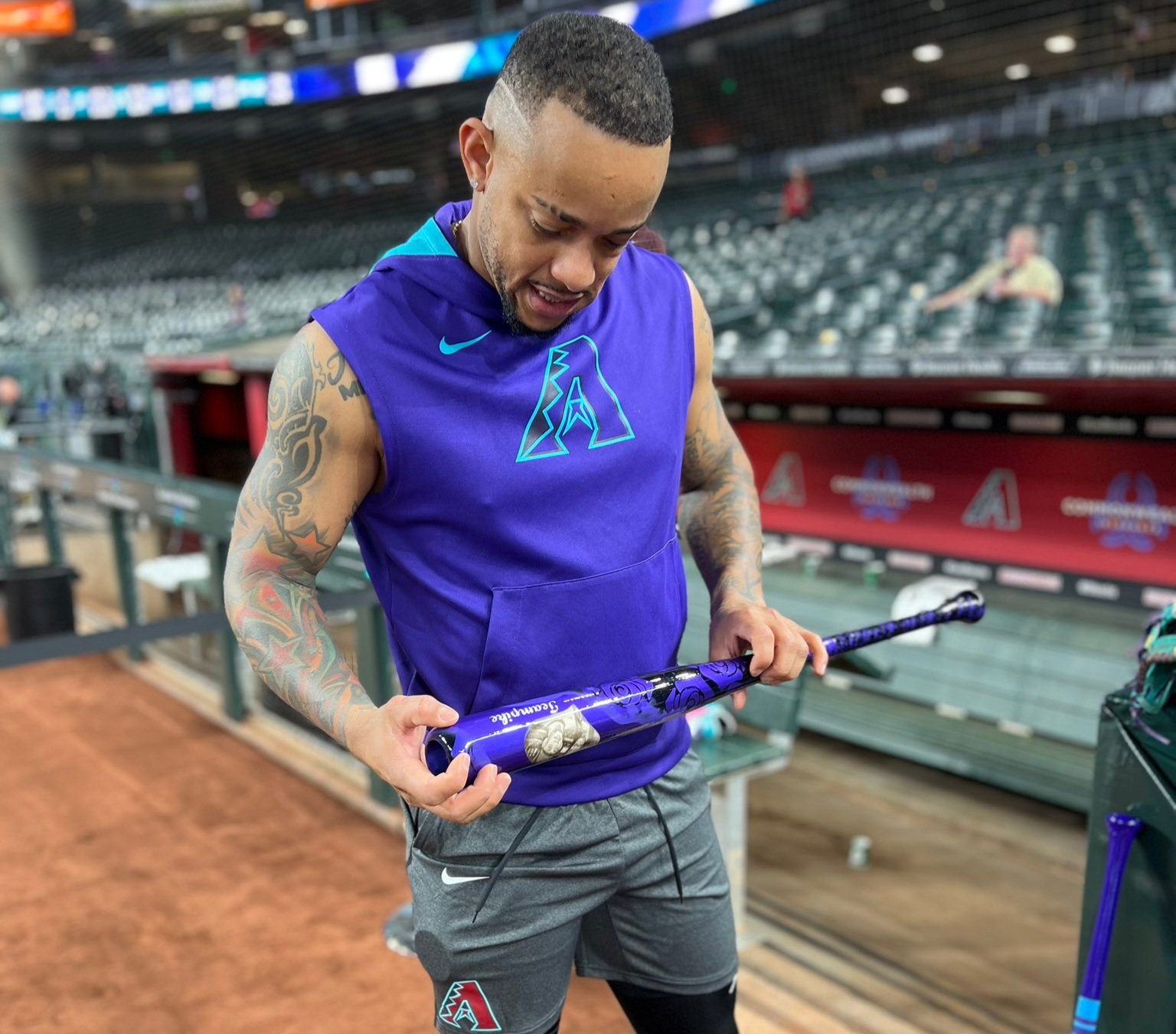 Ketel Marte recibe emotivo bate en honor a su madre fallecida - Noticias de hoy en República Dominicana | De Último Minuto