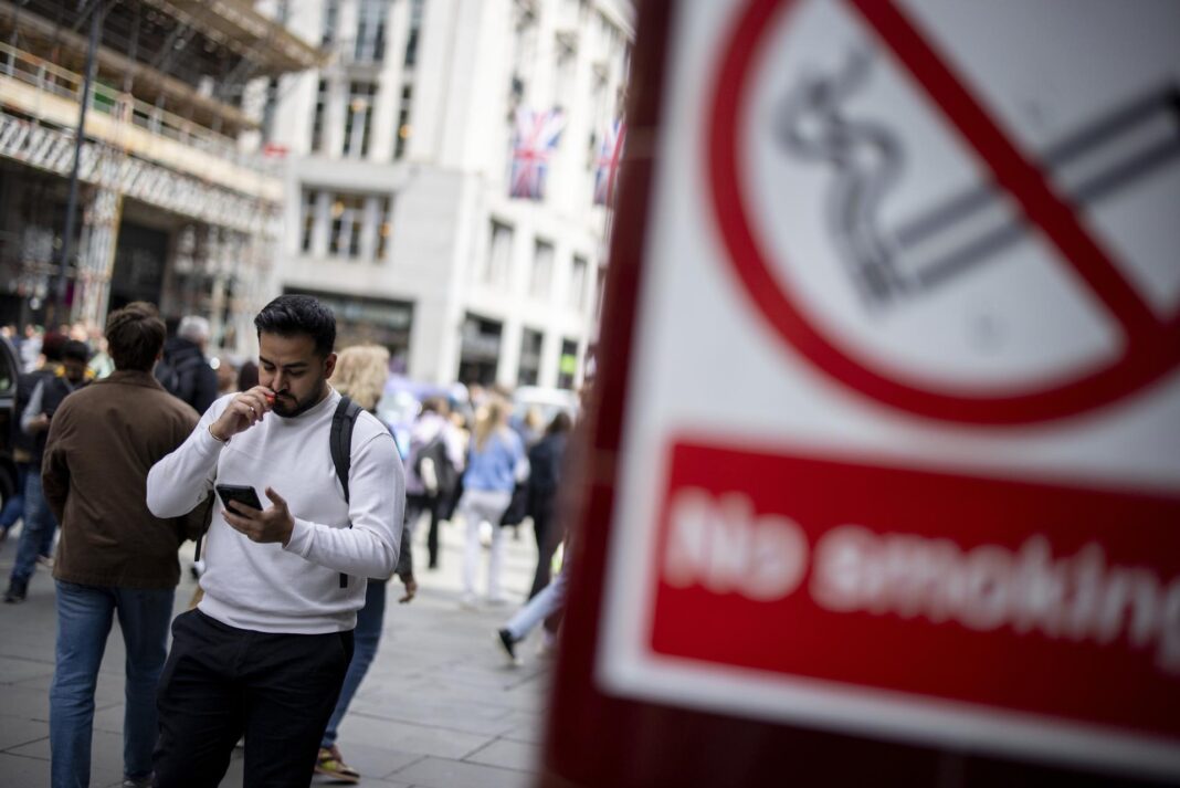 Singapur castigará con 15 latigazos y hasta 20 años de cárcel a proveedores de vapeadores