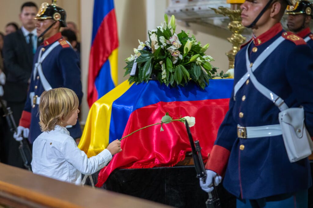 Colombia le dice adiós a Miguel Uribe Turbay | 5 | Colombia le dice adiós a Miguel Uribe Turbay - Noticias de hoy en República Dominicana | De Último Minuto