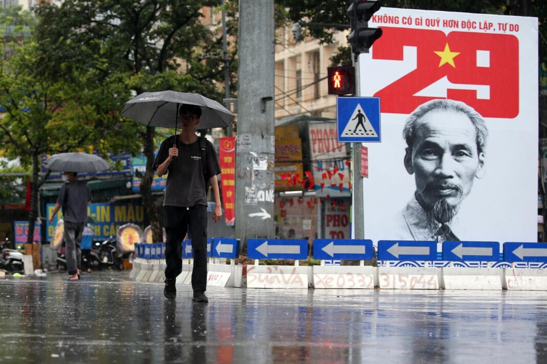 Vietnam evacua a 20.000 personas y cierra dos aeropuertos ante cercanía del tifón Kajiki