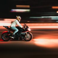 Nuevo Código Penal fija hasta 20 años de prisión por carreras ilegales y acrobacias en motores y otros vehículos