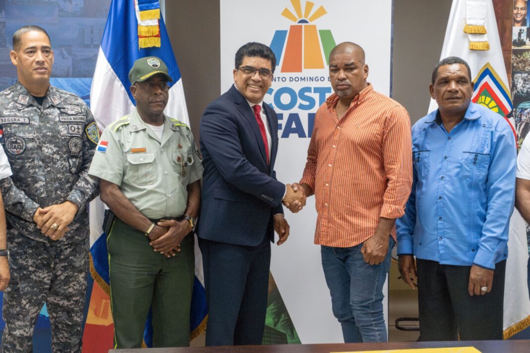 Astacio y Consejo Municipal de Motoristas firman pacto para continuar con la regularización