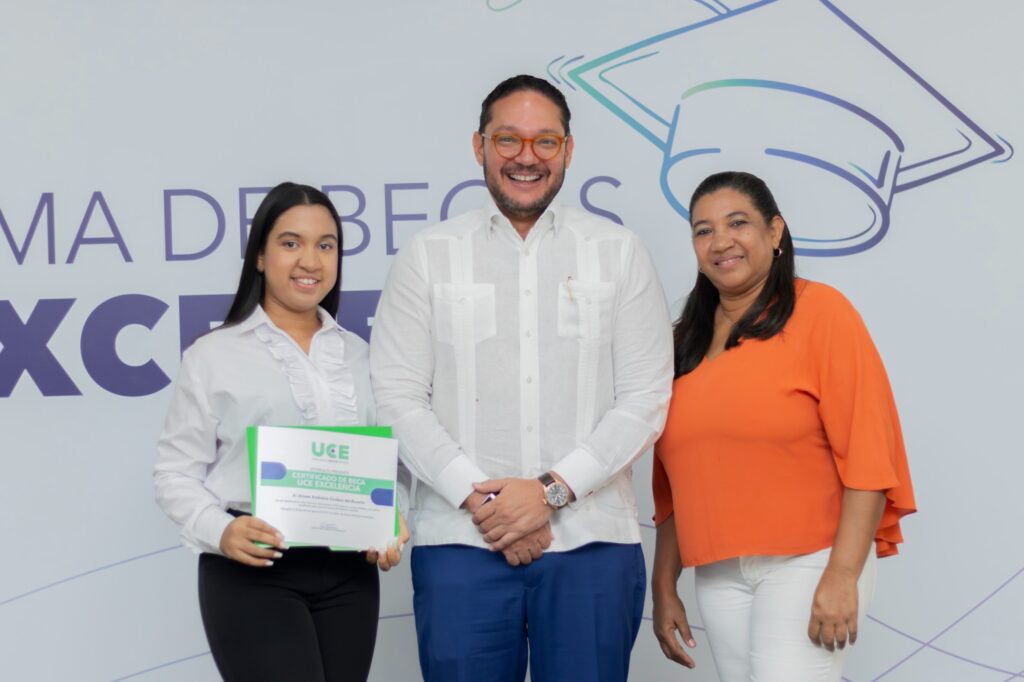 UCE entrega 50 becas completas a jóvenes de excelencia académica | 3 | UCE entrega 50 becas completas a jóvenes de excelencia académica - Noticias de hoy en República Dominicana | De Último Minuto
