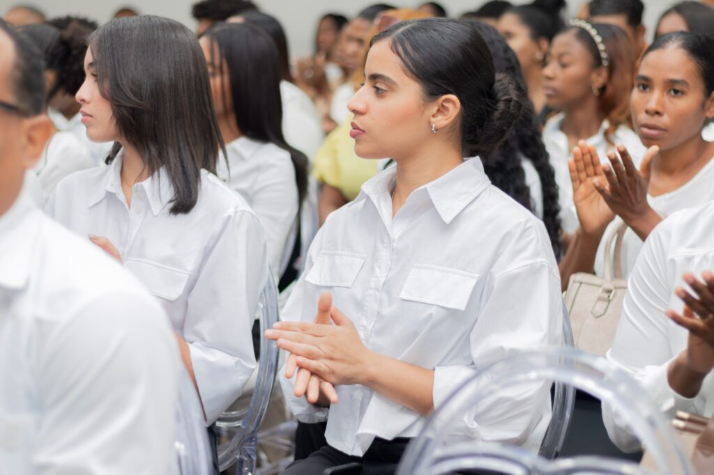 UCE entrega 50 becas completas a jóvenes de excelencia académica | 6 | UCE entrega 50 becas completas a jóvenes de excelencia académica - Noticias de hoy en República Dominicana | De Último Minuto