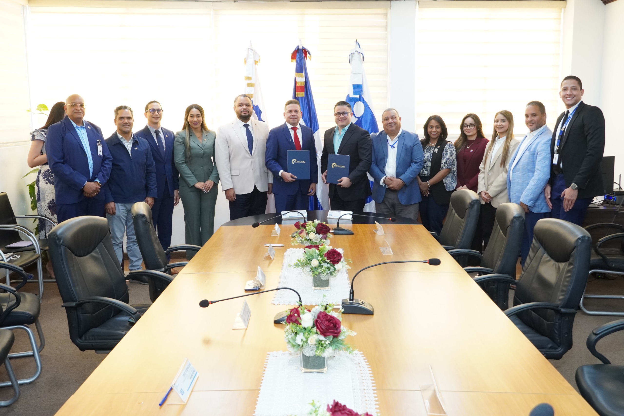 Ministro de Hacienda y Economía y el CONEP impulsan diálogo sobre finanzas públicas - Noticias de hoy en República Dominicana | De Último Minuto