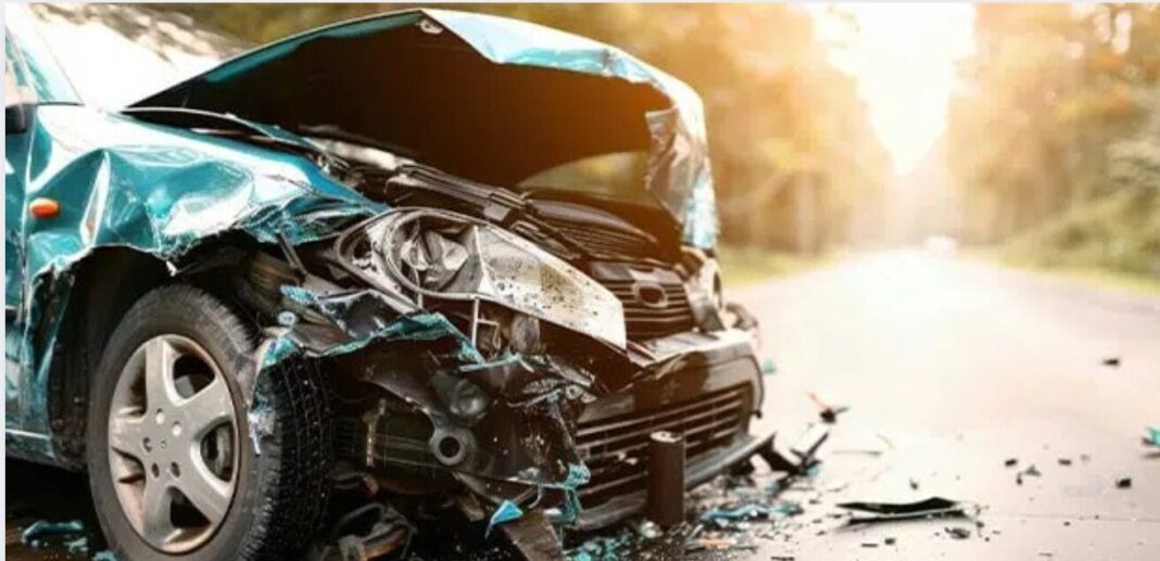 Fuerte taponamiento vehicular en la avenida Ecológica tras accidente de camión cisterna