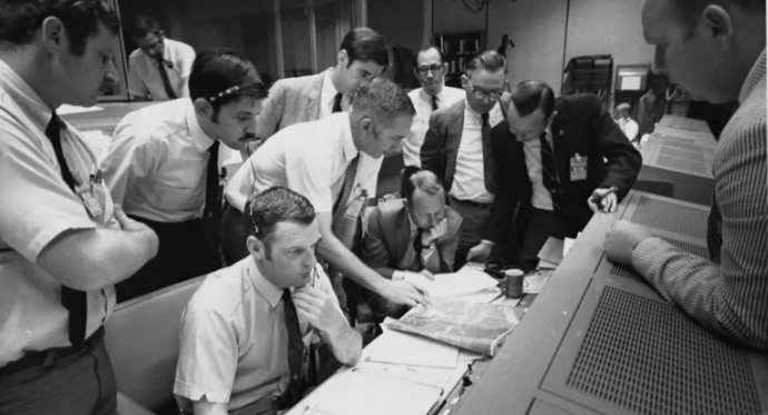 Fallece James Lovell, comandante del histórico Apolo 13, a los 97 años | 3 | James Lovell