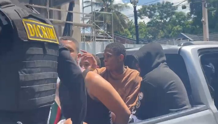 Acusados de violar a joven en Villa González son trasladados a Violencia Intrafamiliar