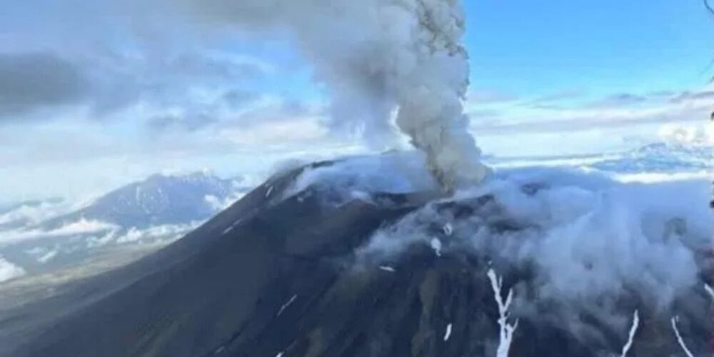 Volcán Krasheninnikov en Rusia entra en erupción tras 600 años
