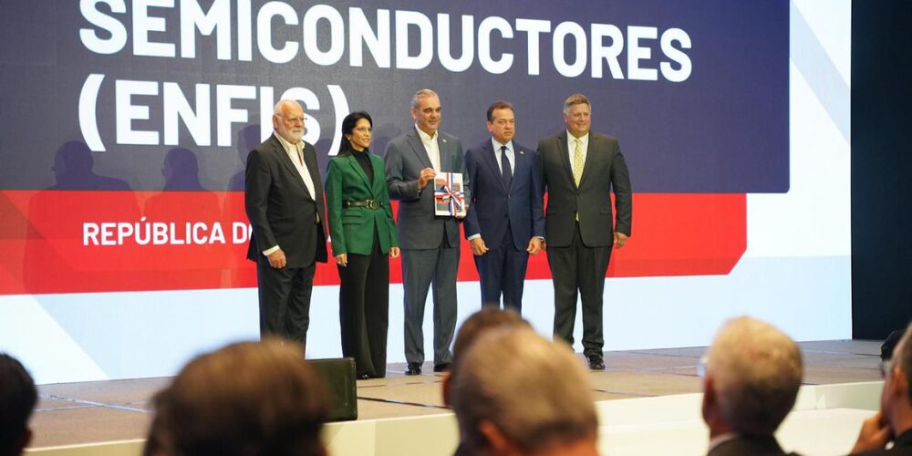 Funcionarios y empresarios respaldan gestión económica de Abinader
