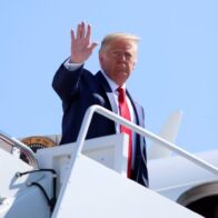 Trump viaja a la cumbre con Putin en Alaska