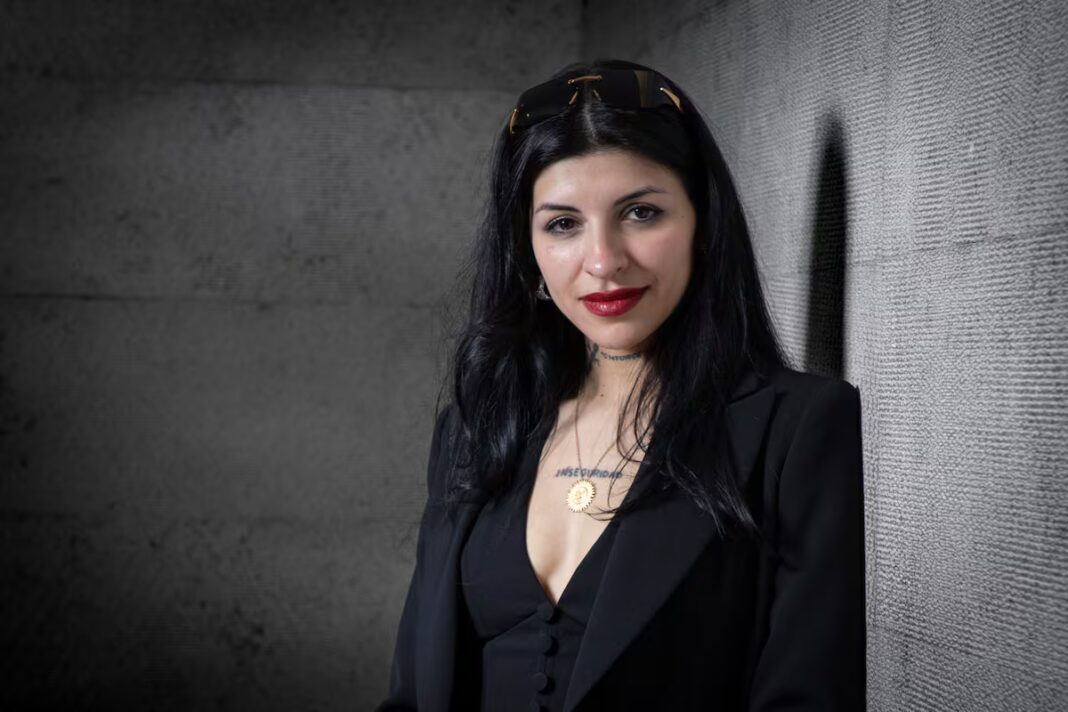 Cazzu revoluciona la literatura con Perreo: un ensayo sobre feminismo y reguetón