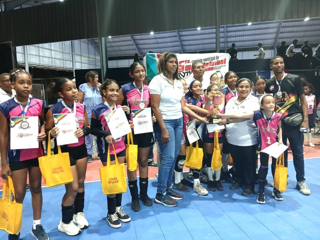 Villa Carmen se corona campeón del Mini Voleibol Femenino SDE 2025 | 2 | Villa Carmen se corona campeón del Mini Voleibol Femenino SDE 2025 - Noticias de hoy en República Dominicana | De Último Minuto