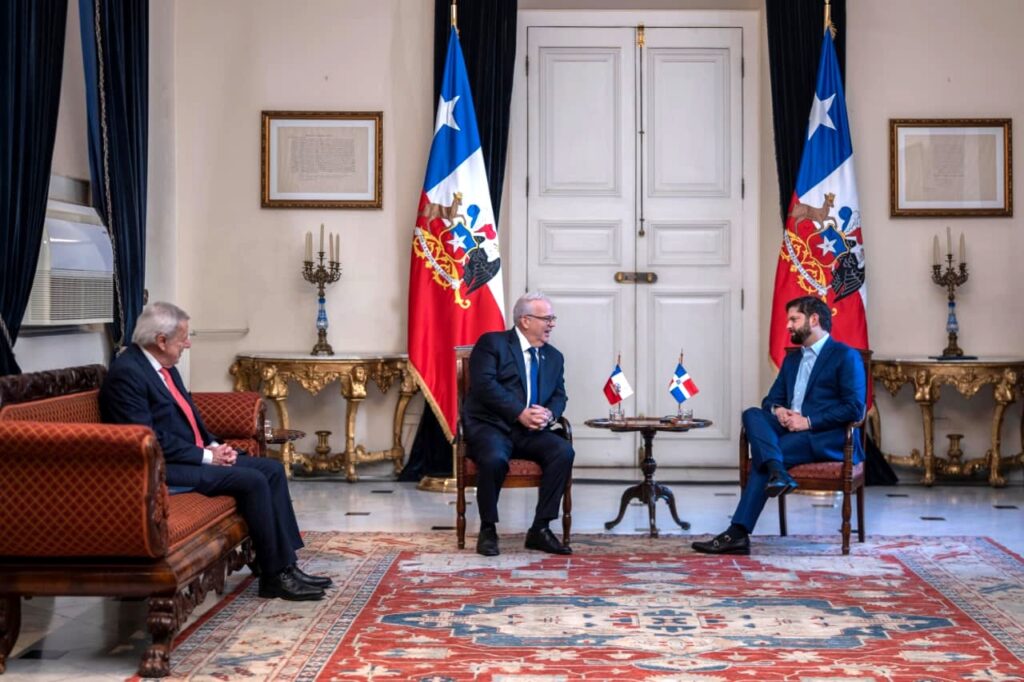 Embajador dominicano presenta Cartas Credenciales ante presidente de Chile | 2 | Embajador dominicano presenta Cartas Credenciales ante presidente de Chile - Noticias de hoy en República Dominicana | De Último Minuto