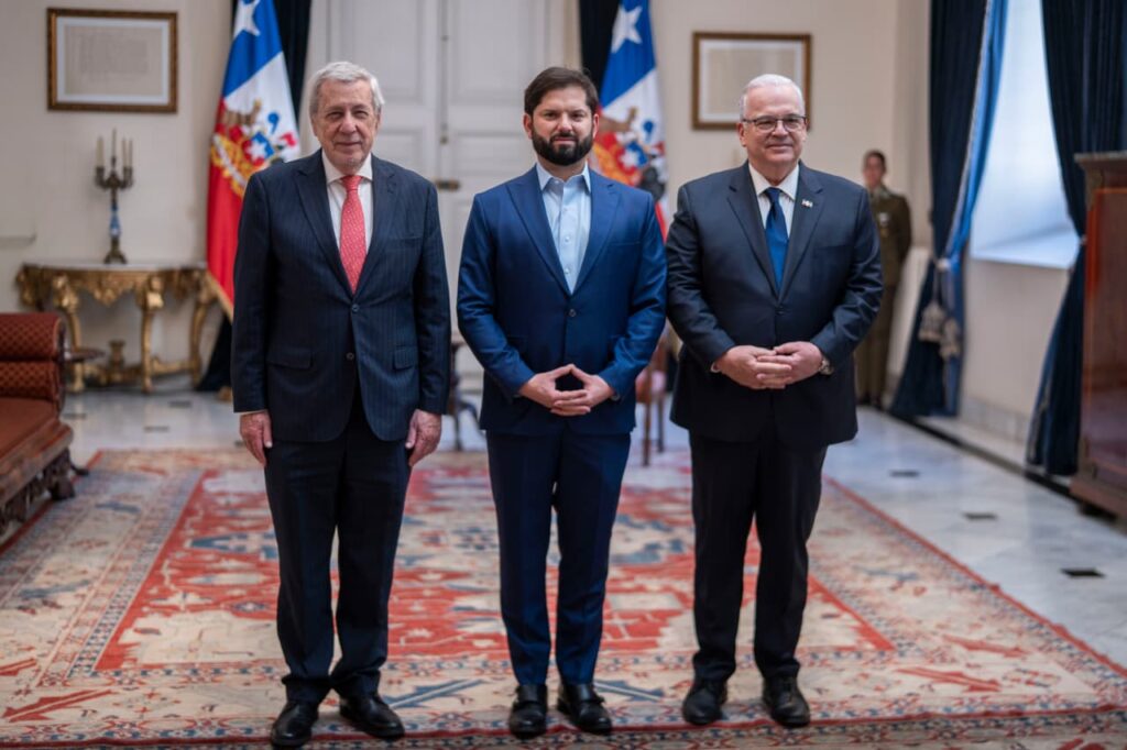 Embajador dominicano presenta Cartas Credenciales ante presidente de Chile | 4 | Embajador dominicano presenta Cartas Credenciales ante presidente de Chile - Noticias de hoy en República Dominicana | De Último Minuto