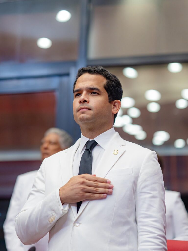Omar Fernández se compromete a "seguir dándolo todo en esta nueva legislatura" | 2 | Omar Fernández se compromete a "seguir dándolo todo en esta nueva legislatura" - Noticias de hoy en República Dominicana | De Último Minuto