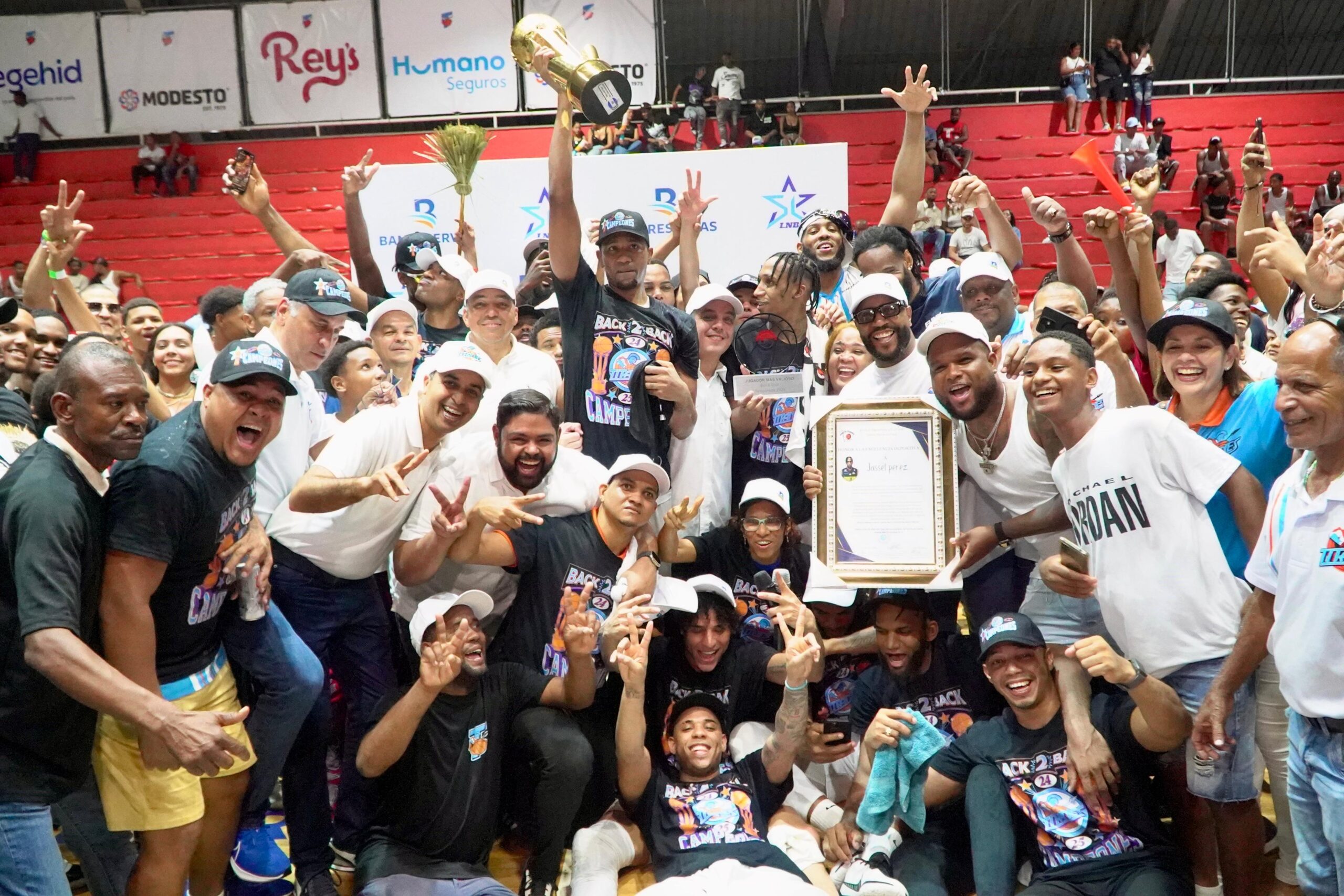 Titanes del Sur logran bicampeonato con barrida ante Metros - Noticias de hoy en República Dominicana | De Último Minuto