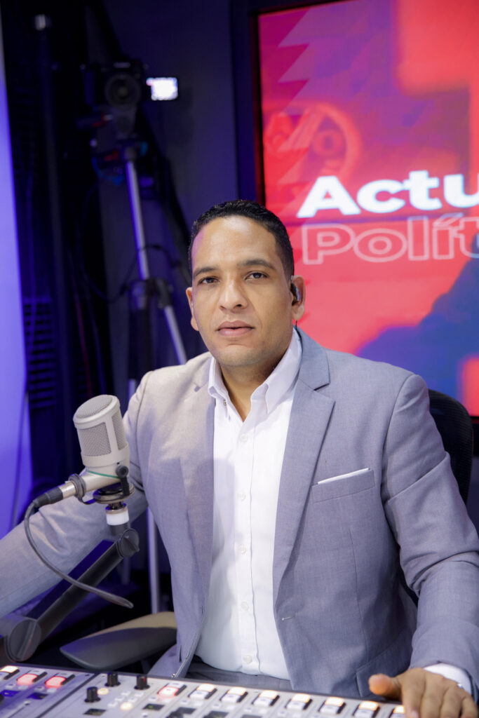 Panelistas de Politikal manifiestan preocupación por "filtración" de decretos en el gobierno | 2 | Panelistas de Politikal manifiestan preocupación por "filtración" de decretos en el gobierno - Noticias de hoy en República Dominicana | De Último Minuto