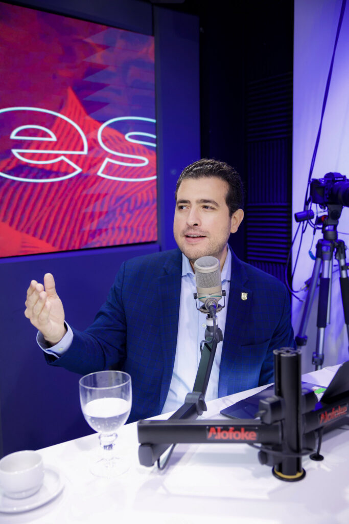 Panelistas de Politikal manifiestan preocupación por "filtración" de decretos en el gobierno | 3 | Panelistas de Politikal manifiestan preocupación por "filtración" de decretos en el gobierno - Noticias de hoy en República Dominicana | De Último Minuto