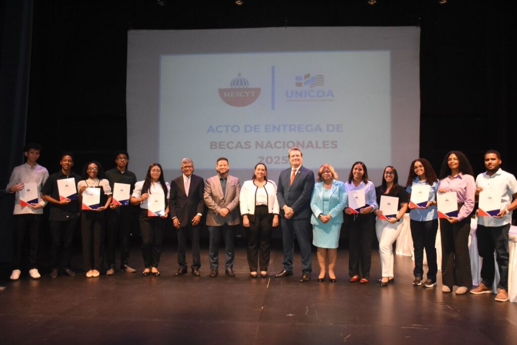 MESCyT otorga 110 becas a estudiantes de la Universidad Domínico-Americano y Ucateba | 4 | MESCyT otorga 110 becas a estudiantes de la Universidad Domínico-Americano y Ucateba - Noticias de hoy en República Dominicana | De Último Minuto