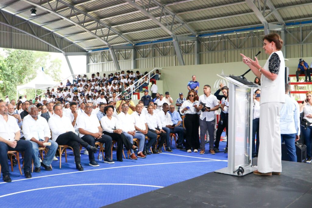 INEFI entrega nuevo polideportivo en Bayaguana | 4 | INEFI entrega nuevo polideportivo en Bayaguana - Noticias de hoy en República Dominicana | De Último Minuto