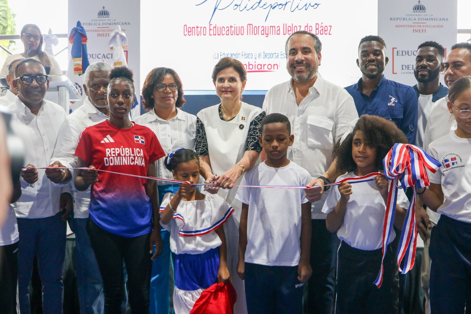 INEFI entrega nuevo polideportivo en Bayaguana