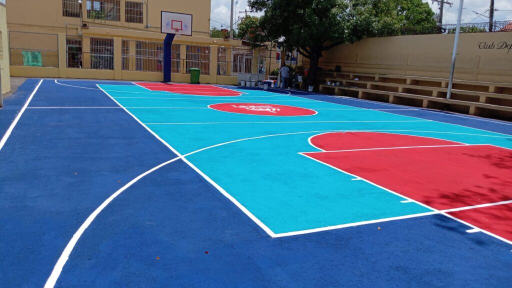 INEFI realiza operativo masivo de reparación de canchas escolares en todo el país - Noticias de hoy en República Dominicana | De Último Minuto